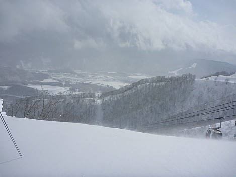 View down gondola from top of Hikage lift
Photographer;&nbsp;Simon
2015-02-10&nbsp;12.13.51;&nbsp;Metadata time: '2015 Feb 10 12:13'
Original size:&nbsp;4,000 x 3,000; 3,962 kB
Filename: 2015-02-10 12.13.51 P1010390 Simon - view down gondola from top of Hikage lift.jpeg