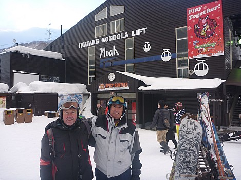 End of the day waiting for bus at Iwatake Gondola
Photographer;&nbsp;Simon
2015-02-10&nbsp;16.30.37;&nbsp;Metadata time: '2015 Feb 10 16:30'
Original size:&nbsp;4,000 x 3,000; 5,083 kB
Filename: 2015-02-10 16.30.37 P1010417 Simon - end of the day waiting for bus at Iwatake Gondola.jpeg