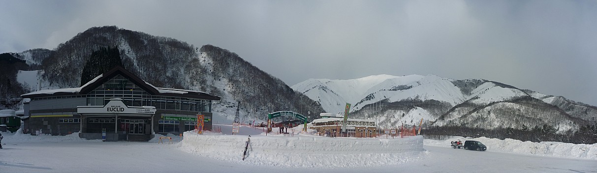 Hakuba  47 base
Photographer;&nbsp;Simon
2015-02-11&nbsp;09.00.00;&nbsp;Metadata time: '2015 Feb 11 09:00'
Original size:&nbsp;10,288 x 2,986; 4,564 kB;&nbsp;stitch
Filename: 2015-02-11 09.00.00 Panorama Simon - Hakuba 47 base_stitch.jpg