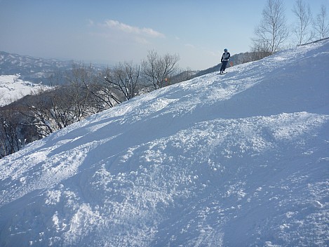 Jim and moguls on Expert Champion Course
Photographer;&nbsp;Simon
2015-02-11&nbsp;14.00.07;&nbsp;Metadata time: '2015 Feb 11 14:00'
Original size:&nbsp;4,000 x 3,000; 5,723 kB
Filename: 2015-02-11 14.00.07 P1010447 Simon - Jim and moguls on Expert Champion Course.jpeg