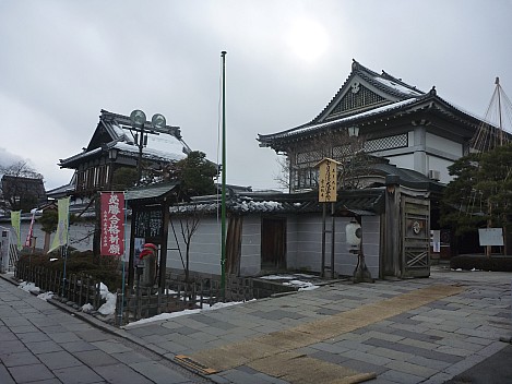Buildings along Zenko-ji path
Photographer;&nbsp;Simon
2015-02-13&nbsp;14.48.11;&nbsp;Metadata time: '2015 Feb 13 14:48'
Original size:&nbsp;4,000 x 3,000; 4,986 kB
Filename: 2015-02-13 14.48.11 P1010527 Simon - buildings along Zenko-ji path.jpeg