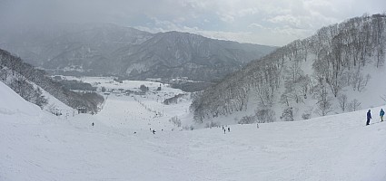 Looking down Rabbit Course to Wakaguri Central Slope after late breakfast
Photographer;&nbsp;Simon
2015-02-14&nbsp;10.49.00;&nbsp;Metadata time: '2015 Feb 14 10:49'
Original size:&nbsp;5,832 x 2,747; 2,190 kB;&nbsp;stitch
Filename: 2015-02-14 10.49.00 Panorama Simon - looking down Rabbit Course to Wakaguri Central Slope after late breakfast_stitch.jpg
