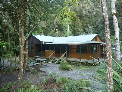 2015-05-30 08.36.50 P1010927 Simon - Atiwhakatu Hut.jpeg: 4000x3000, 7114k (2015 Jun 14 17:07)