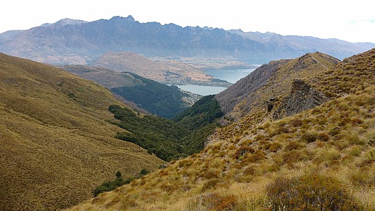2016-01-02 11.01.39 IMG_20160102_110138859 Simon - Queenstown from Ben Lomond track.jpeg: 4160x2340, 3630k (2016 Feb 08 13:45)