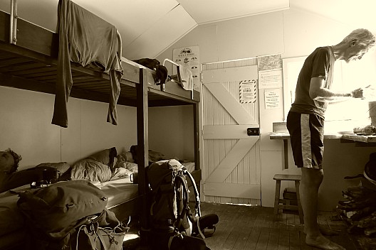 2016-01-08 17.58.03 P1000159 Brian - Bruce checking dinner.jpeg: 3264x2176, 2830k (2016 Mar 16 20:49)