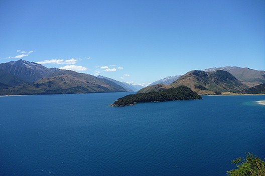 2016-01-10 15.25.14 P1040193 Philip - view up Lake Hawea.jpeg: 4320x2880, 4898k (2016 Jan 10 15:25)