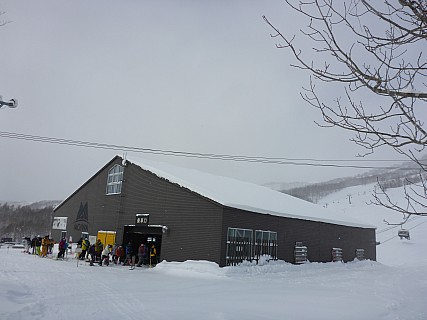 Moiwa Gondola base
Photographer;&nbsp;Simon
2016-02-26&nbsp;12.19.47;&nbsp;Metadata time: '2016 Feb 26 12:19'
Original size:&nbsp;4,608 x 3,456; 6,048 kB
Filename: 2016-02-26 12.19.47 P1000485 Simon - Moiwa Gondola base.jpeg