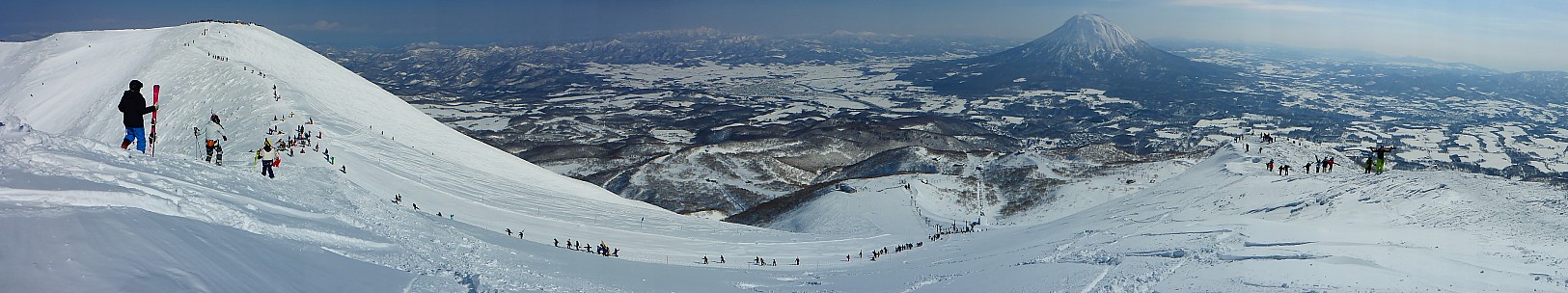 2016-02-28 10.41.35 P1000584 Simon - panorama from second summit Mt Niseko An'nupuri.jpeg: 4320x808, 1952k (2016 Feb 28 10:41)