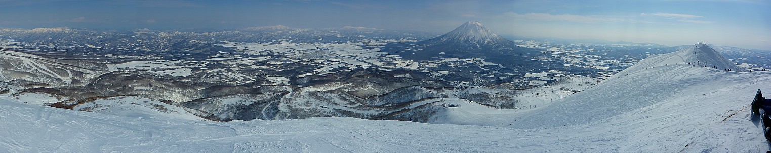 2016-02-28 11.13.00 P1000612 Simon - Niseko An'nupuri panorama.jpeg: 4288x856, 2028k (2016 Feb 28 11:13)