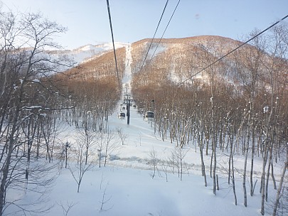 2016-02-28 15.54.20 P1000672 Simon - riding Niseko Gondola.jpeg: 4608x3456, 6126k (2016 Feb 28 15:54)