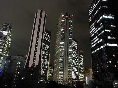 2016-02-29 20.46.39 P1000722 Simon - night view.jpeg: 4608x3456, 6324k (2016 Feb 29 20:46)