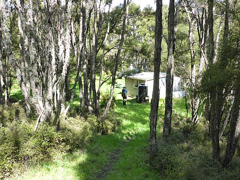 Arriving back at Herricks Hut
Photographer;&nbsp;Simon
2016-10-30&nbsp;15.02.35;&nbsp;Metadata time: '2016 Oct 30 15:02'
Original size:&nbsp;4,608 x 3,456; 6,161 kB
Filename: 2016-10-30 15.02.35 P1010063 Simon - arriving back at Herricks Hut.jpeg