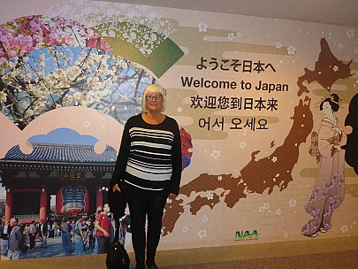 2017-01-10 16.53.05 P1010178 Simon - Anne at Narita.jpeg: 4608x3456, 6122k (2017 Jan 26 19:06)