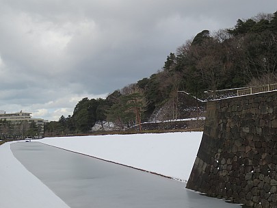 2017-01-17 14.05.10 IMG_8717 Anne - frozen moat.jpeg: 4608x3456, 4080k (2017 Jan 26 18:35)