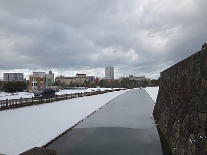 2017-01-17 14.05.50 IMG_8718 Anne - frozen moat.jpeg: 4608x3456, 3947k (2017 Jan 26 18:35)