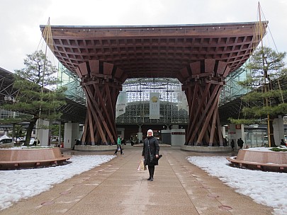 2017-01-17 15.57.24 IMG_8739 Anne - Kanazawa Station.jpeg: 4608x3456, 5252k (2017 Jan 26 18:35)