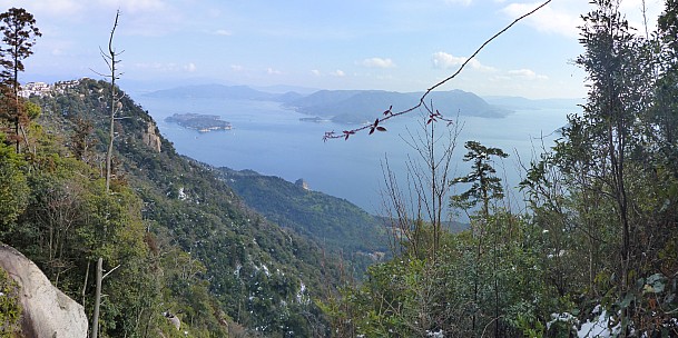 2017-01-21 13.00.49 Panorama Simon - Ropeway station and Aki-nada Sea_stitch.jpg: 6653x3319, 18686k (2017 Jul 06 21:21)