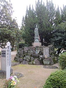 2017-01-22 10.05.53 IMG_9195 Anne - statue on river bank.jpeg: 3456x4608, 7092k (2017 Jan 26 18:37)