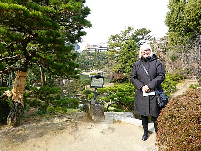 2017-01-22 11.03.02 P1010665 Simon - Anne in Shukkei-en.jpeg: 4608x3456, 6143k (2017 Jan 29 10:22)