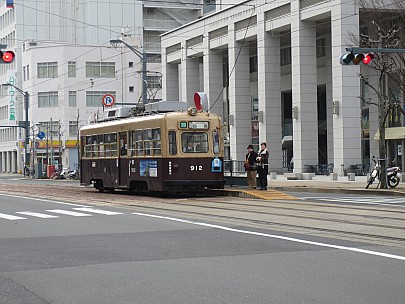 2017-01-22 11.56.37 IMG_9242 Anne - tram on street.jpeg: 4608x3456, 5920k (2017 Jan 26 18:37)