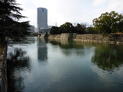 2017-01-22 12.04.30 P1010667 Simon - Horshima Castle moat.jpeg: 4608x3456, 6077k (2017 Jan 29 10:22)