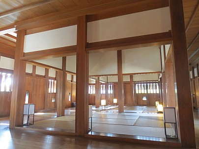 2017-01-22 13.01.18 IMG_9267 Anne - inside Hiroshima Castle barracks.jpeg: 4608x3456, 4995k (2017 Jan 26 18:37)