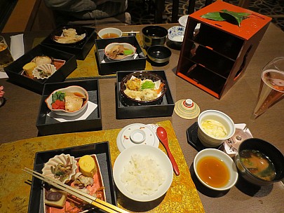 2017-01-22 19.41.11 IMG_9291 Anne - our meal opened out.jpeg: 4608x3456, 5745k (2017 Jan 26 18:37)