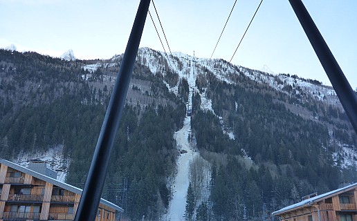 L'Aiguille du Midi gondola
Photographer;&nbsp;Simon
2018-01-24&nbsp;09.44.49;&nbsp;Metadata time: '2018 Jan 24 09:44'
Original size:&nbsp;4,608 x 2,857; 4,206 kB;&nbsp;cr
Filename: 2018-01-24 09.44.49 P1010865 Simon - L'Aiguille du Midi gondola_cr.jpg