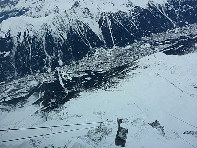 View down Aiguille du Midi lift
Photographer;&nbsp;Simon
2018-01-25&nbsp;17.28.46;&nbsp;Metadata time: '2018 Jan 25 17:28'
Original size:&nbsp;4,608 x 3,456; 6,279 kB
Filename: 2018-01-25 17.28.46 P1010983 Simon - view down Aiguille du Midi lift.jpeg