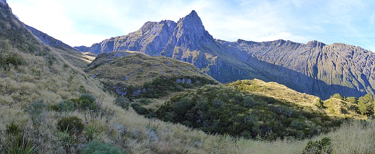 2019-01-15 08.49.33 Panorama Simon - up our route to McCullaugh Saddle_stitch.jpg: 7779x3192, 21045k (2019 Jun 20 21:11)