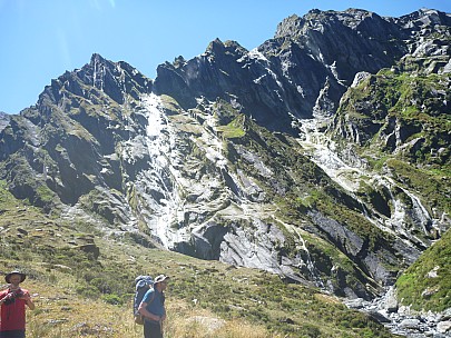 2019-01-15 14.22.47 P1050686 Philip - Brian, Alan, and bluffs at the head of McCullaugh Creek.jpeg: 4320x3240, 5835k (2019 Jun 24 21:12)