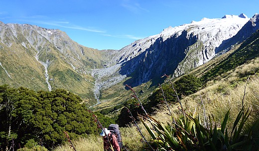 2019-01-16 10.35.09 Panorama Simon - looking back into McCullaugh Creek_stitch.jpg: 6265x3665, 26309k (2019 Jun 20 21:11)