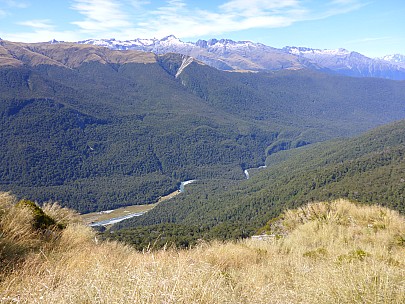 2019-01-16 10.42.34 P1020503 Simon - first view of the Clarke and Solution range.jpeg: 4608x3456, 5850k (2019 Jun 20 21:11)