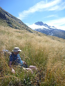 2019-01-16 11.12.24 P1050701 Philip - Alan resting in snowgrass, Hooker behind.jpeg: 3240x4320, 4547k (2019 Jun 24 21:12)