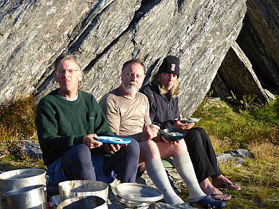 2019-01-17 07.25.06 P1010575 Brian - porridge time for Philip, Simon, and Jim.jpeg: 4000x3000, 4698k (2019 Jun 24 21:09)