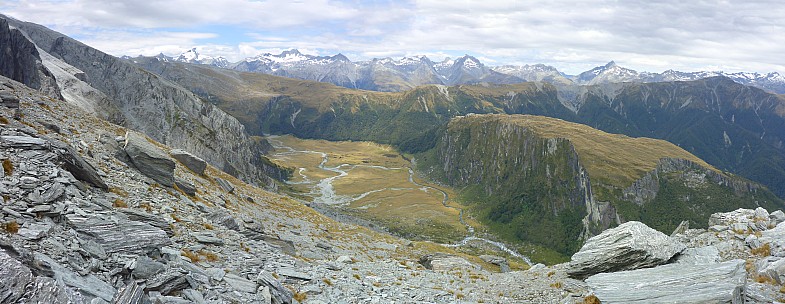 2019-01-17 13.24.51 Panorama Simon - first view of Marks Flat_stitch.jpg: 8788x3402, 30500k (2019 Jun 20 21:11)