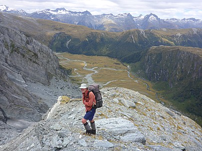 2019-01-17 13.37.09 P1020564 Simon - Bruce starting down spur to Marks Flat.jpeg: 4608x3456, 6060k (2019 Jun 20 21:11)