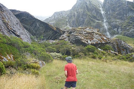 2019-01-17 15.36.05 P1050729 Philip - Brian looking for Marks Flat biv.jpeg: 4320x2880, 4842k (2019 Jun 24 21:12)