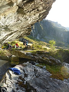 2019-01-18 07.29.22 P1020594 Simon - getting ready under the rock biv.jpeg: 3456x4608, 5207k (2019 Jun 20 21:11)