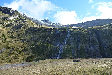 2019-01-18 08.26.12 P1050739 Philip - Northerly bluffs at end of old airstrip.jpeg: 4320x2880, 5136k (2019 Jun 24 21:12)
