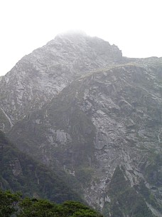 2019-01-21 09.33.06 DSC02621 Alan - precipitous valley walls.jpeg: 3864x5152, 6552k (2019 Jun 20 20:42)