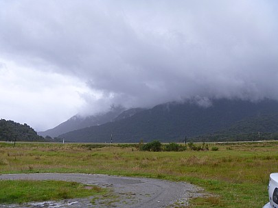 2019-01-21 12.35.22 P1000681 Jim - helicopter coming in to land at cafe.jpeg: 4320x3240, 4771k (2019 May 10 21:46)
