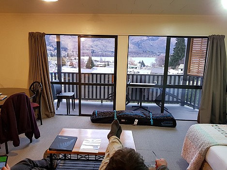 2020-08-01 17.41.32 GS8 Jim - view inside our motel.jpeg: 4032x3024, 2844k (2020 Dec 11 13:41)