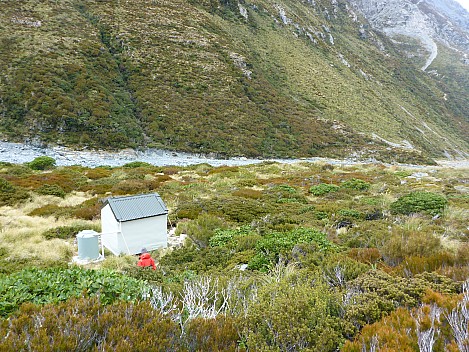 Looking down on Veil Biv
Photographer;&nbsp;Simon
2020-08-31&nbsp;09.55.17;&nbsp;Metadata time: '2020 Aug 31 09:55'
Original size:&nbsp;4,608 x 3,456; 6,218 kB
Filename: 2020-08-31 09.55.17 P1030406 Simon - looking down on Veil Biv.jpeg