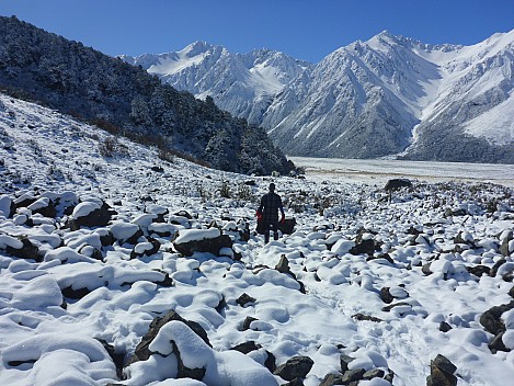 Brian arriving back to Mistake Flats in snow
Photographer;&nbsp;Simon
2020-09-02&nbsp;12.24.05;&nbsp;Metadata time: '2020 Sept 02 12:24'
Original size:&nbsp;4,608 x 3,456; 6,461 kB
Filename: 2020-09-02 12.24.05 P1030466 Simon - Brian arriving back to Mistake Flats in snow.jpeg