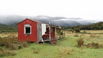  visit Joe's Hut, tramp to car, drive to Fox for the night