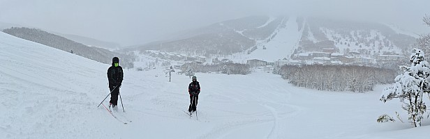 At Prince Hotel East Wing skiing Central Shiga Kōgen
Kevin on Ichinose Diamond
Photographer;&nbsp;Simon
2024-03-04&nbsp;10.16.06;&nbsp;Metadata time: '2024 Mar 04 10:16'
Original size:&nbsp;19,306 x 6,267; 21,145 kB;&nbsp;stitch
Filename: 2024-03-04 10.16.06 S20+ Simon - Kevin on Ichinose Diamond_stitch.jpg