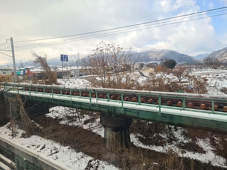 View from Shinkansen of Sai River
Photo: Adrian
2024-03-13 11.04.00; '2024 Mar 13 15:04'
Original size: 4,032 x 3,024; 3,236 kB
2024-03-13 11.04.00 S20+ Adrian - view from Shinkansen of Sai River.jpeg