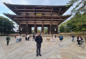 Ōsaka markets, visit to Nara
Kevin in front of Todai-ji Namdaimon
Photographer;&nbsp;Adrian
2024-03-14&nbsp;15.34.10;&nbsp;Metadata time: '2024 Mar 14 15:34'
Original size:&nbsp;3,909 x 2,678; 3,054 kB;&nbsp;cr
Filename: 2024-03-14 15.34.10 S20+ Adrian - Kevin in front of Todai-ji Namdaimon_cr.jpg