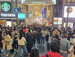 Kuromon market, Ōsaka Castle, Sumo Wrestling and Edion Arean\, Dōtonburi
Dōtonburi Ebisu Bashi-Suji str cr
Photographer;&nbsp;Jim
2024-03-15&nbsp;19.41.54;&nbsp;Metadata time: '2024 Mar 15 19:41'
Original size:&nbsp;2,682 x 2,056; 1,461 kB;&nbsp;{i:2;}
Filename: 2024-03-15 19.41.54 S21FE+ Jim - Dōtonburi Ebisu Bashi-Suji_str_cr.jpg